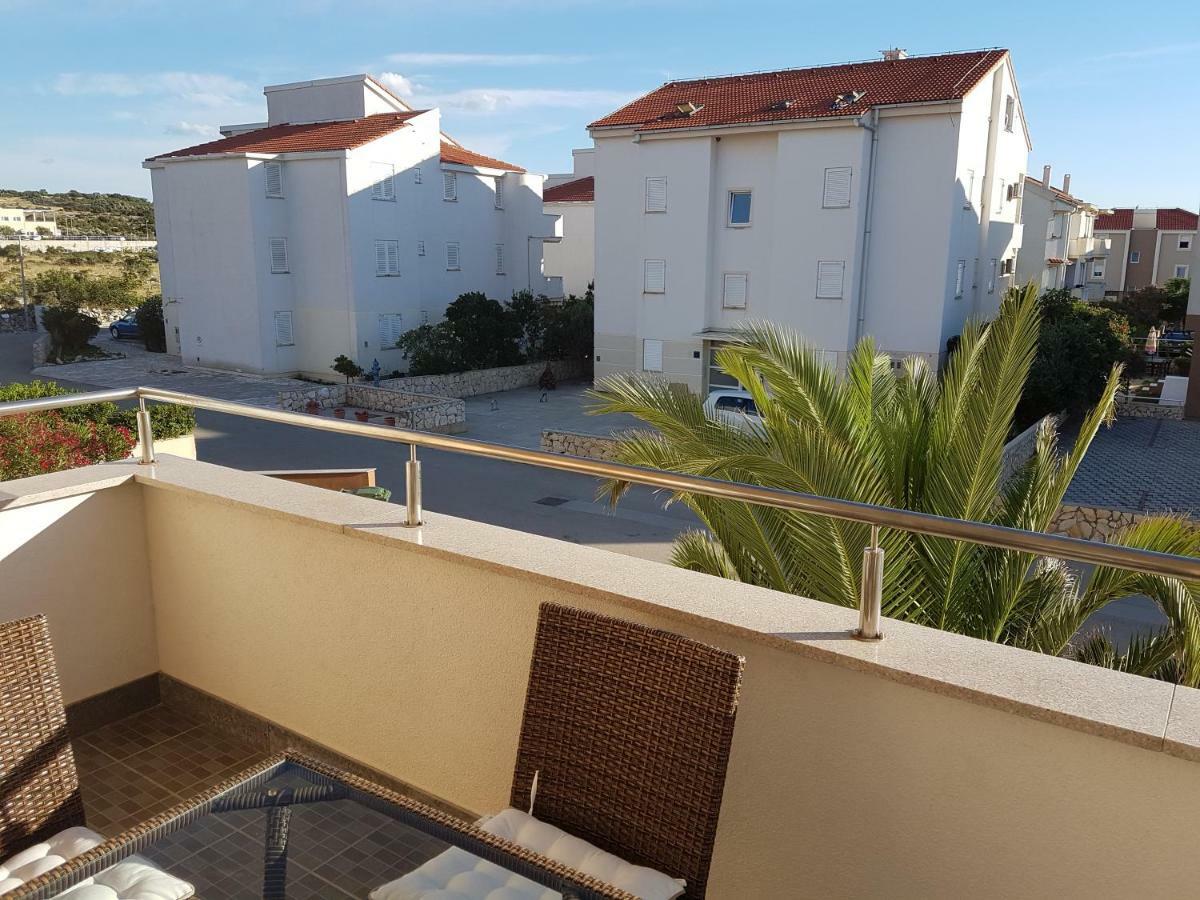 Apartment Novalja 4+2 Exterior foto